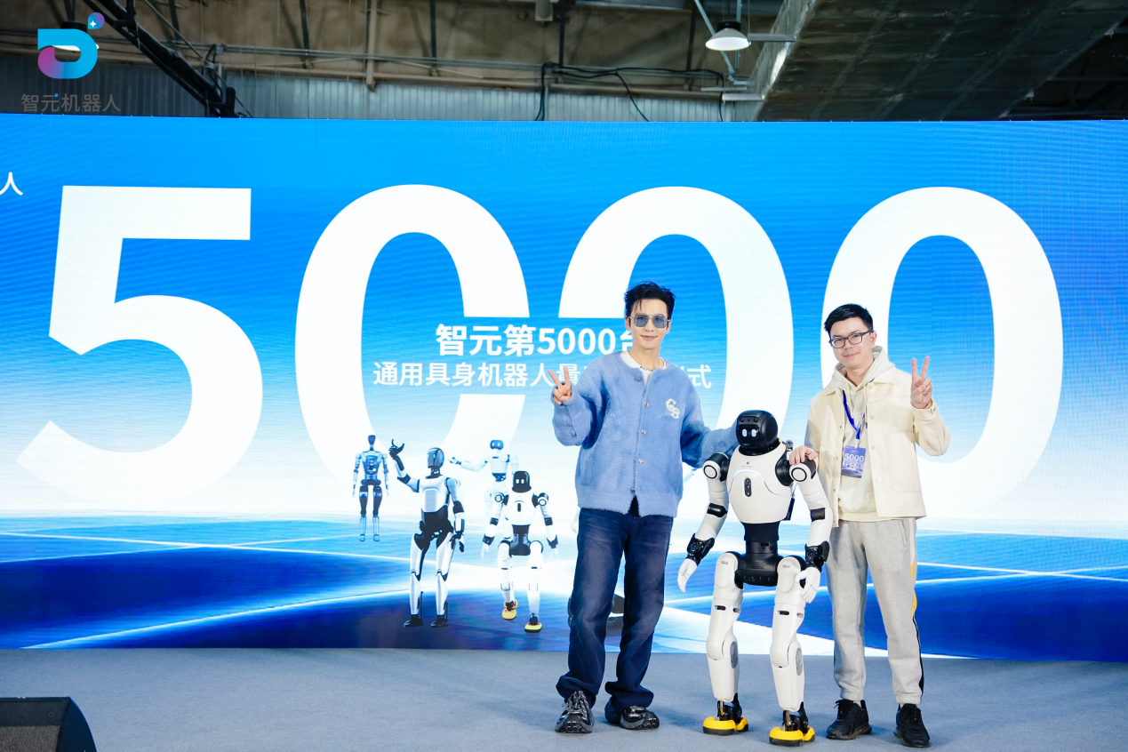 富联娱乐第5000台通用具身机器人量产下线，灵犀X2交付黄晓明工作室
